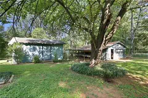 4906 Yarmouth Dr, Greensboro, NC 27407