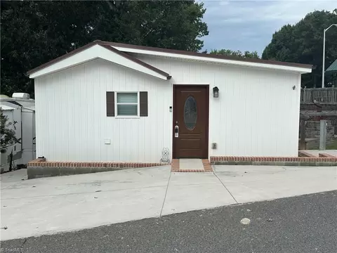 106 Deerfield Dr, New London, NC 28127