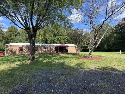 210 Star View Dr, King, NC 27021 photo 3