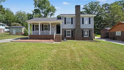 1115 Castlegate Dr, Winston Salem, NC 27103