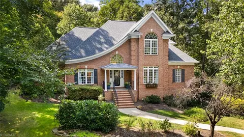 810 Poplar Grove Rd, Winston Salem, NC 27106