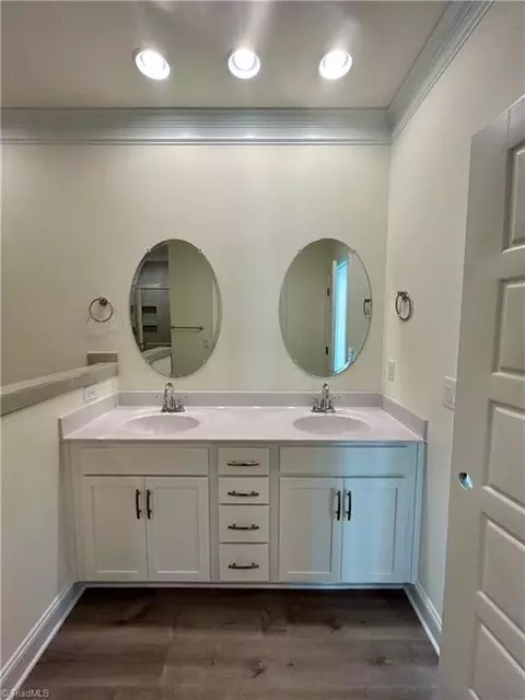 Bath - 4743 Willowstone Dr, High Point, NC 27265 photo 4 of 5