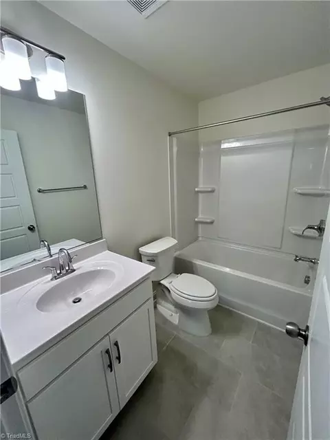 Bath - 4743 Willowstone Dr, High Point, NC 27265 photo 5 of 5