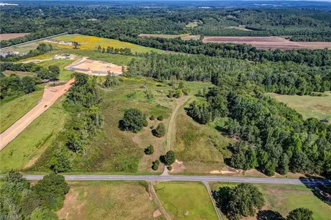 1155 Chumney Loop, Eden, NC 27288 photo 4