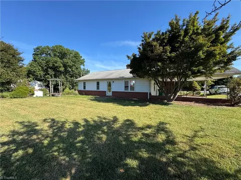 Exterior - 200 King St W, King, NC 27021 photo 1 of 17