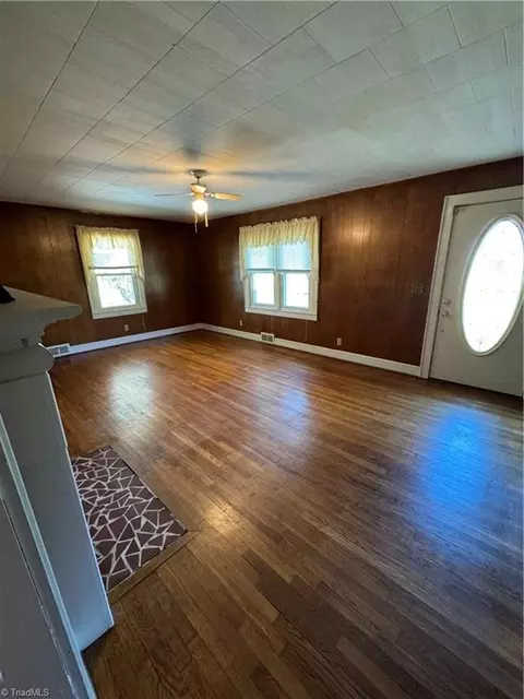 Living - 200 King St W, King, NC 27021 photo 2 of 3