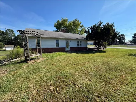 Exterior - 200 King St W, King, NC 27021 photo 5 of 17