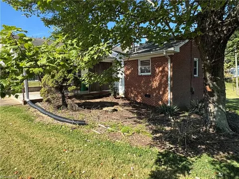 Exterior - 200 King St W, King, NC 27021 photo 2 of 17