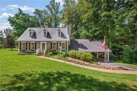 7508 Meadowgreen Ct, Tobaccoville, NC 27050