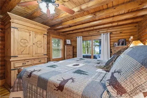 Bedroom - 2235 Buck Mountain Rd, Purlear, NC 28665 photo 3 of 10