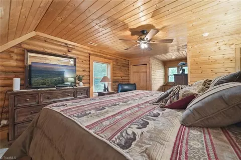 Bedroom - 2235 Buck Mountain Rd, Purlear, NC 28665 photo 10 of 10