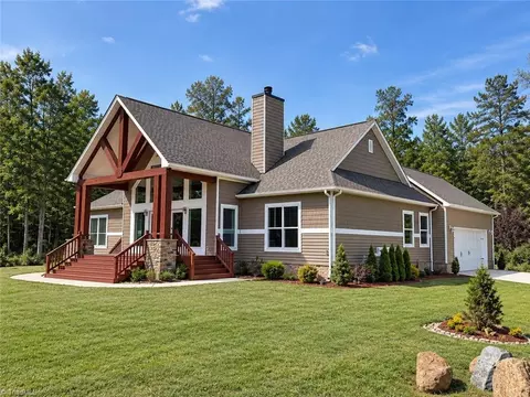 625 Robertson Rd, Mcleansville, NC 27301