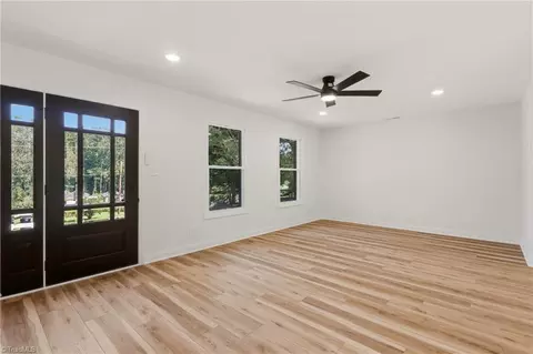 Living - 5519 Windemere Cir, Trinity, NC 27370 photo 3 of 7