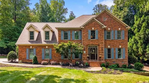 1813 Wild Fern Dr, Oak Ridge, NC 27310