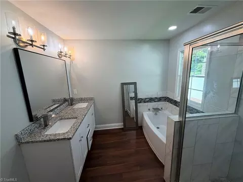 Bath - 3950 Cole Ave, High Point, NC 27265 photo 2 of 6