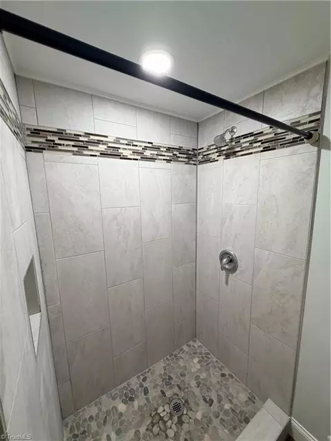 Bath - 3950 Cole Ave, High Point, NC 27265 photo 6 of 6