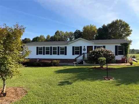 3535 Forbush View Ln, East Bend, NC 27018