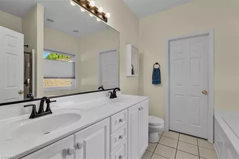 Bath - 2729 Red Run Ct, High Point, NC 27265 photo 3 of 4