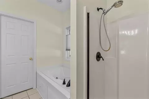 Bath - 2729 Red Run Ct, High Point, NC 27265 photo 2 of 4