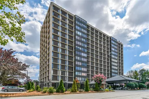 1101 Elm St N #903, Greensboro, NC 27401