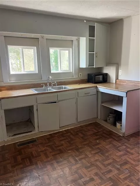 Kitchen - 6112 Meadowbrook Dr, Trinity, NC 27370 photo 1 of 1