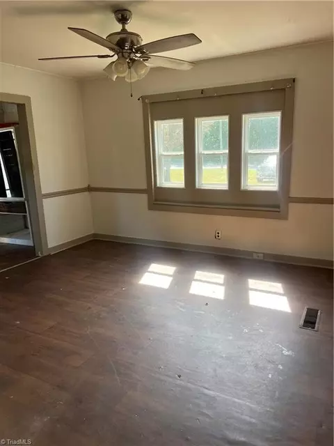 Living - 6112 Meadowbrook Dr, Trinity, NC 27370 photo 2 of 2