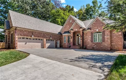 5204 Cedarwood Creek Dr, Winston Salem, NC 27104