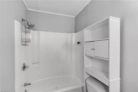 Bath - 3936 Creekview Dr, Trinity, NC 27370 photo 3 of 4