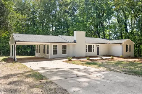 822 Birch Ln, Kernersville, NC 27284