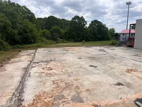 1521 Shelton Ave, Statesville, NC 28677