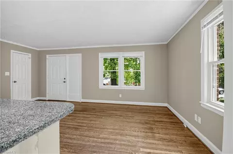 Living - 843 Willow Pl, High Point, NC 27260 photo 1 of 7