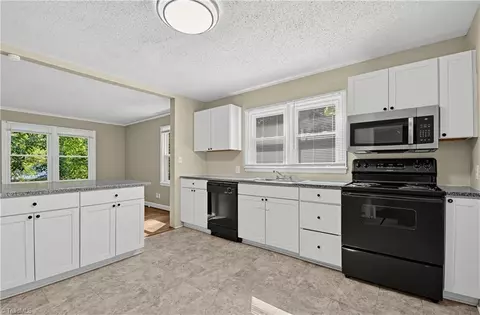 Kitchen - 843 Willow Pl, High Point, NC 27260 photo 5 of 6