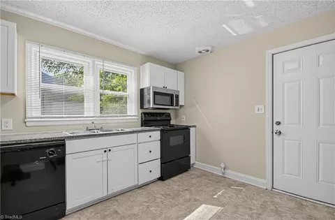 Kitchen - 843 Willow Pl, High Point, NC 27260 photo 2 of 6