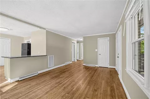 Living - 843 Willow Pl, High Point, NC 27260 photo 3 of 7