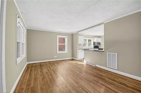 Living - 843 Willow Pl, High Point, NC 27260 photo 4 of 7