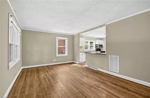 Living - 843 Willow Pl, High Point, NC 27260 photo 6 of 7