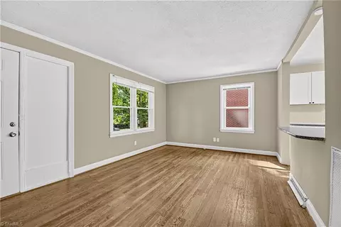 Living - 843 Willow Pl, High Point, NC 27260 photo 5 of 7