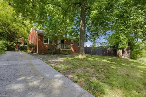 Exterior - 843 Willow Pl, High Point, NC 27260 photo 4 of 6