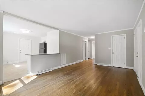 Living - 843 Willow Pl, High Point, NC 27260 photo 7 of 7