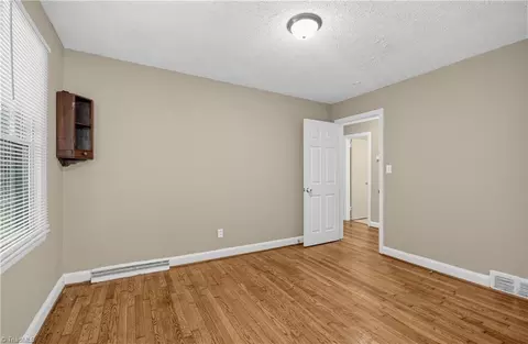 Bedroom - 843 Willow Pl, High Point, NC 27260 photo 5 of 11