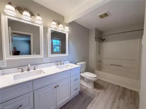 Bath - 2219 Shadow Valley Rd #E, High Point, NC 27265 photo 3 of 3