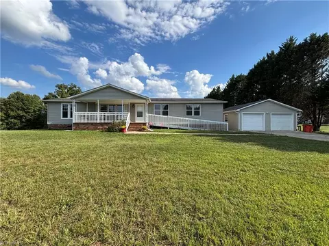150 Springfield Rd, Pilot Mountain, NC 27041 photo 2