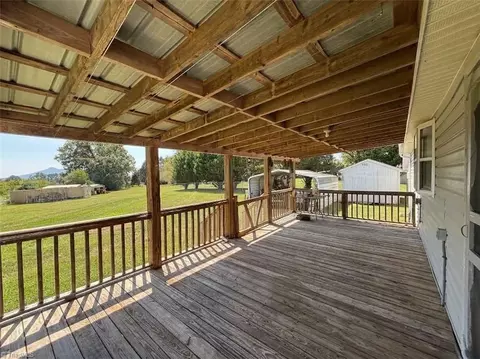 150 Springfield Rd, Pilot Mountain, NC 27041 photo 5
