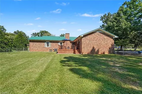 Exterior - 222 Devonway St, Eden, NC 27288 photo 6 of 15