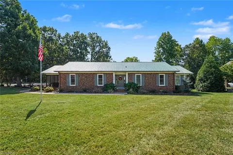 Exterior - 222 Devonway St, Eden, NC 27288 photo 4 of 15