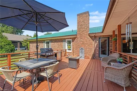 Exterior - 222 Devonway St, Eden, NC 27288 photo 11 of 15