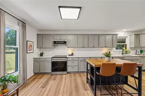 Kitchen - 222 Devonway St, Eden, NC 27288 photo 3 of 5