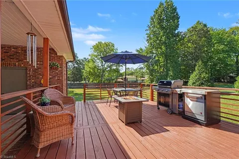 Exterior - 222 Devonway St, Eden, NC 27288 photo 7 of 15