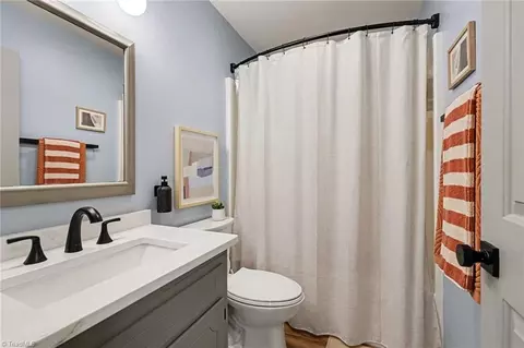 Bath - 222 Devonway St, Eden, NC 27288 photo 1 of 2