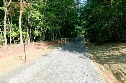 7 Old Mill Rd, Pinnacle, NC 27043 photo 13